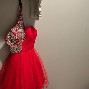 Stunning dress by Hannah S